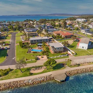 https://lakeside-holiday-apartments-merimbula.hotelsbyronbayaustralia.com