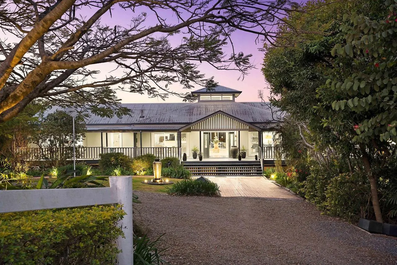 The Country House At Hunchy Montville Bed & Breakfast