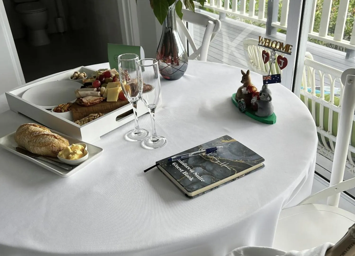 The Country House At Hunchy Montville